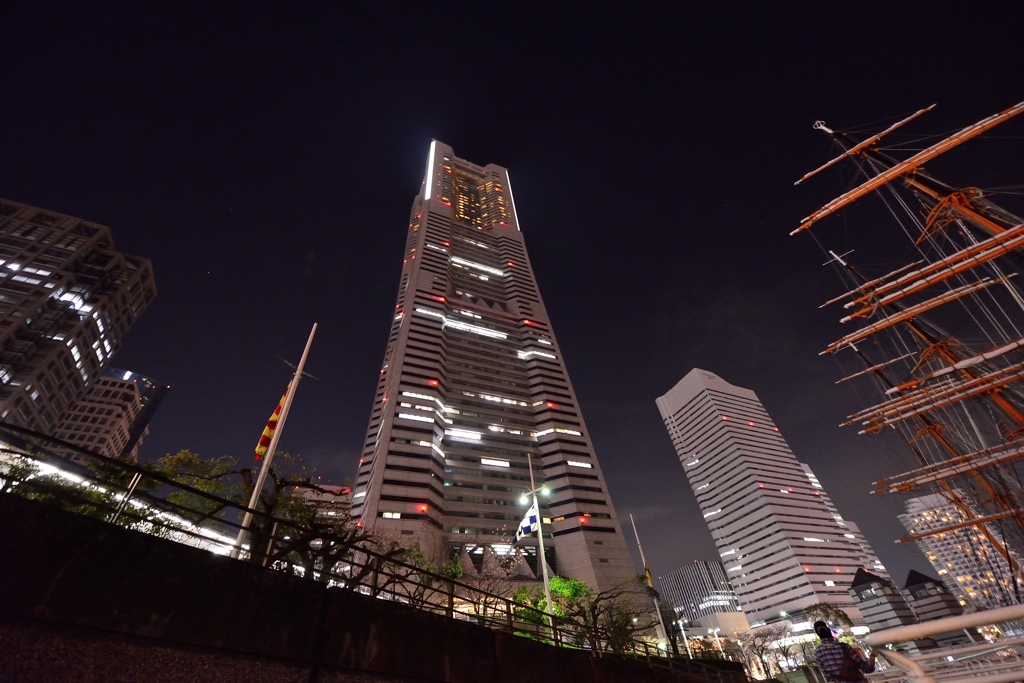 夜のﾗﾝﾄﾞﾏｰｸﾀﾜｰ１