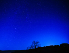 夜空は玄関前から
