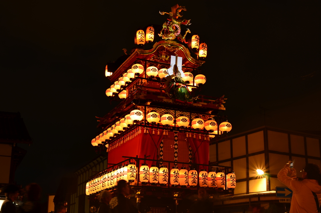 艶やかに、夜の闇を飾る 01 - 高山祭