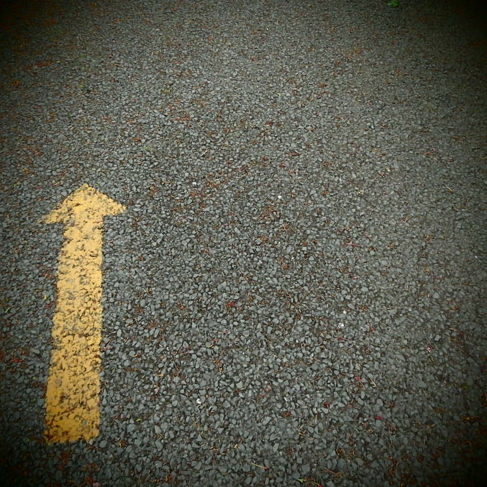 ↑