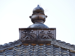 鎌倉　浄智寺屋根の上…