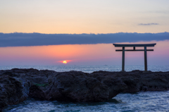 神磯鳥居と日の出(1)