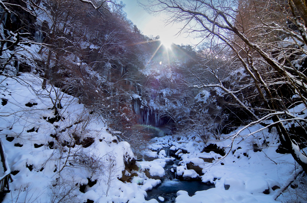 雪の秘境　スッカン沢渓谷