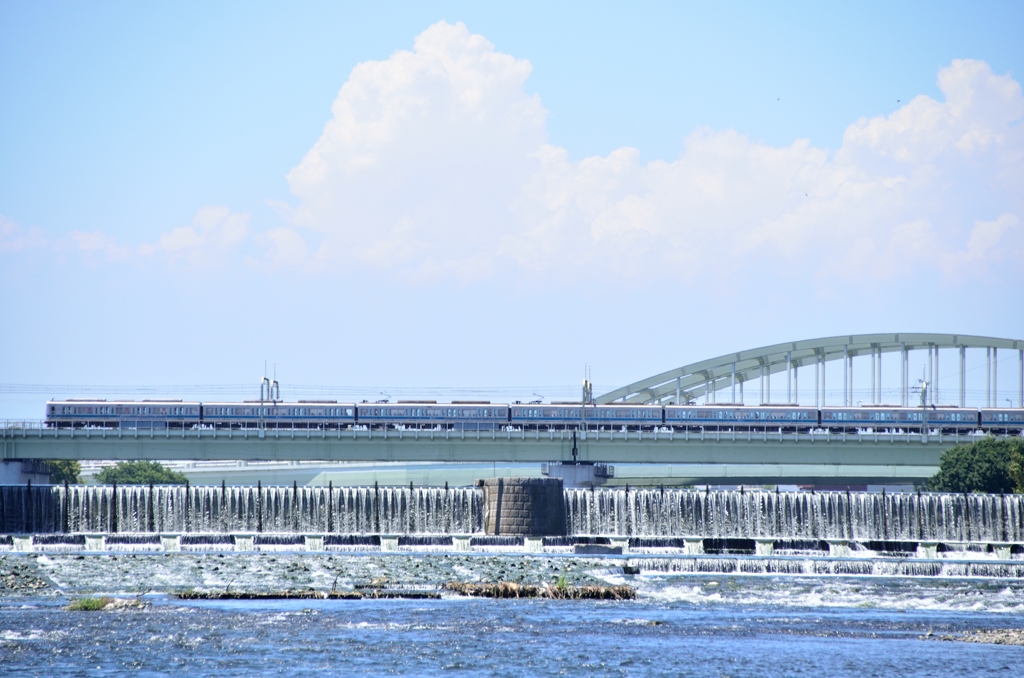 多摩川を渡る