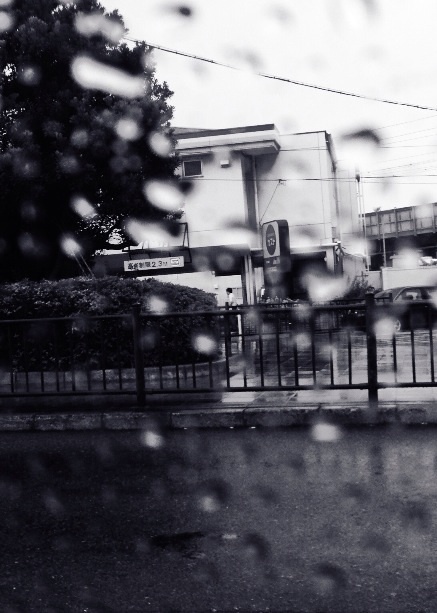 雨粒ごし。