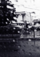 雨粒ごし。