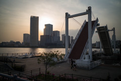 跳ね上げ橋の夕日