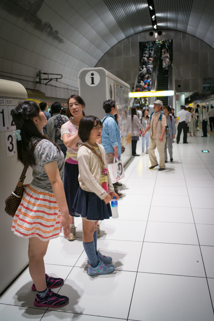 広々と素敵な駅