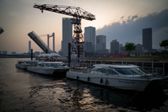 港、船、夕日