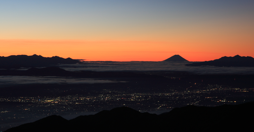 富士山と夜明け