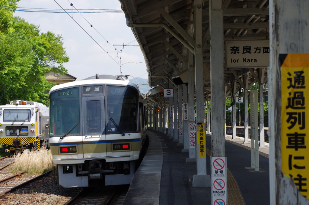 通過列車待ち