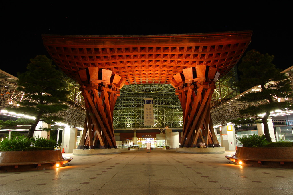 夜の金沢駅