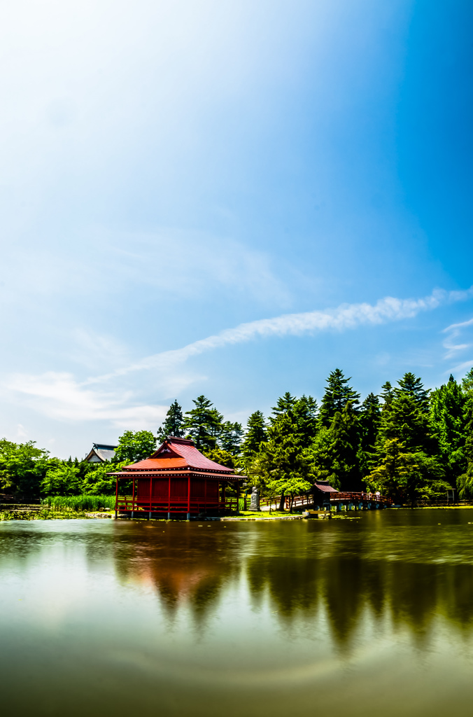 中島に鎮座せし神の社