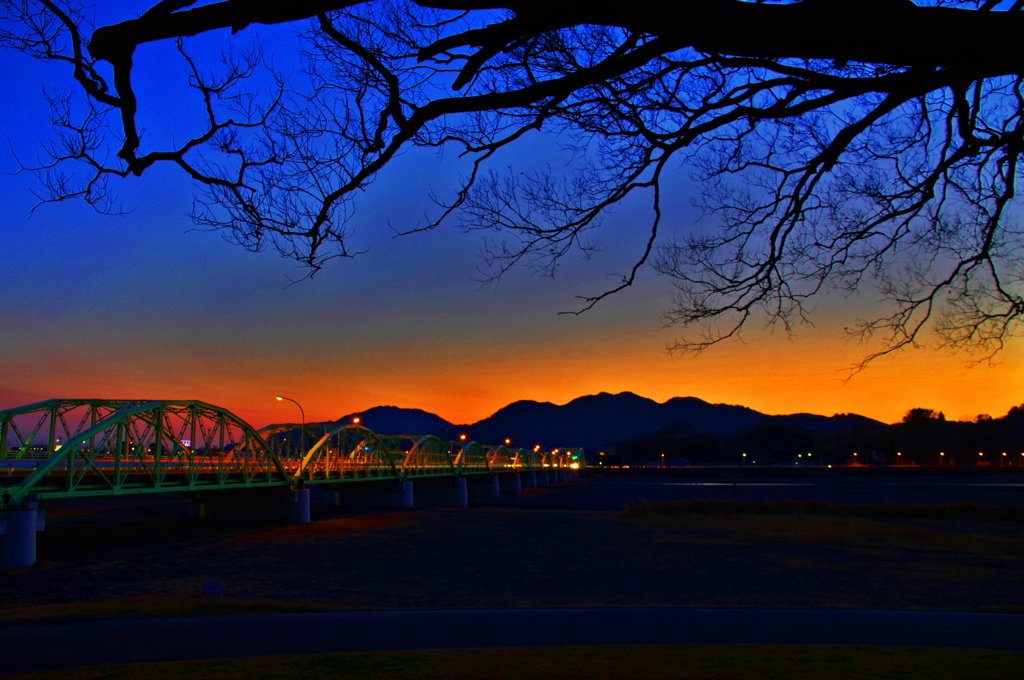 夕暮れの橋