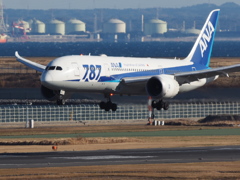 787 到着