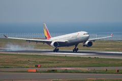 ASIANA TOUCH DOWN