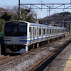 横須賀線下り、久里浜へ向けて発車