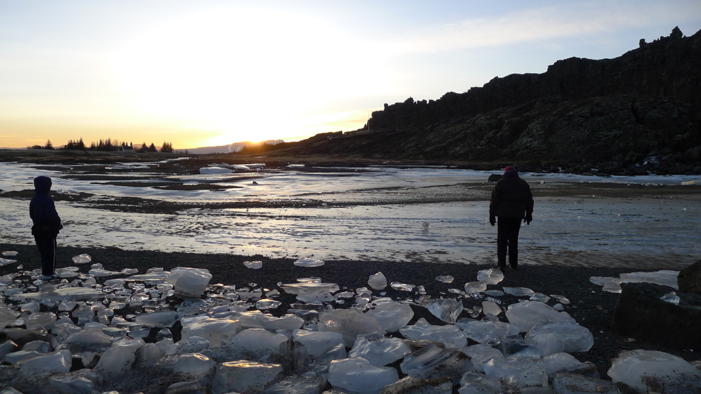 掘り出しアイスランド 8