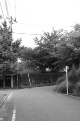 右手の坂をあがって
