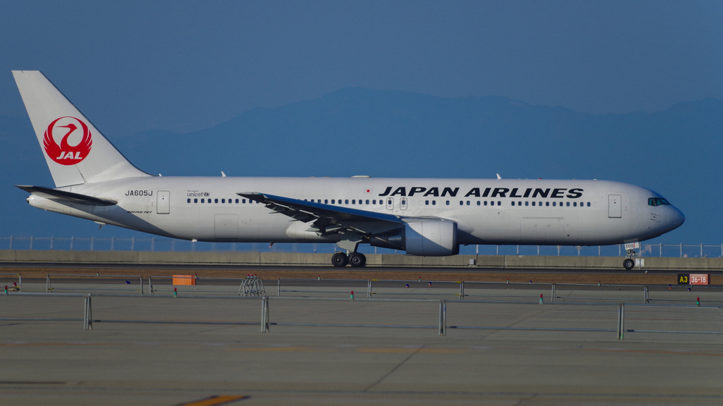 JA605J　B767