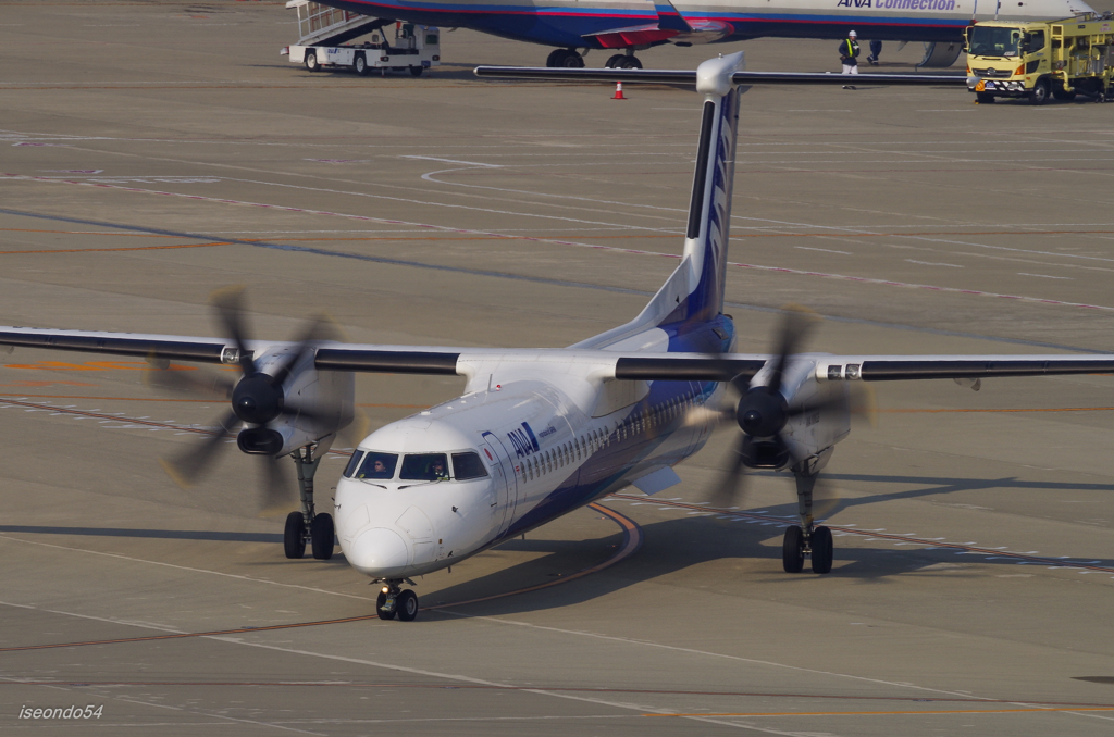 Bombardier　JA842A