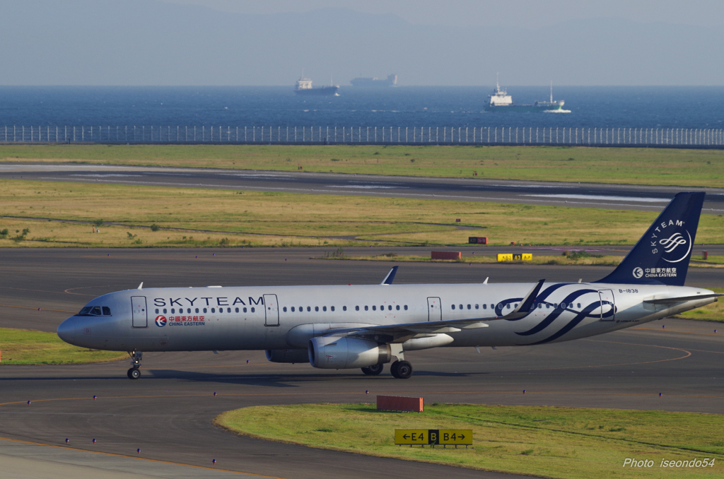 中国東方航空 B-1838 