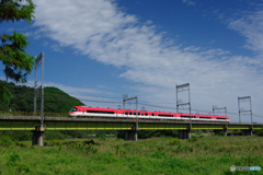 鮮やかな赤ライナー