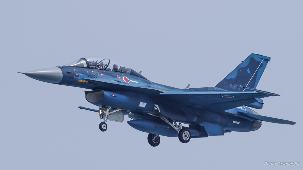 Mitsubishi F-2B　33-8123