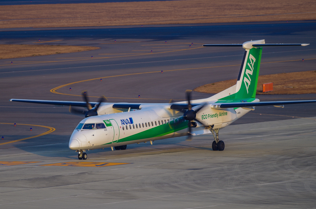 DHC8 （緑）
