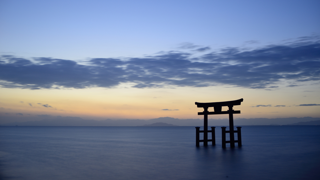 琵琶湖の夜明け