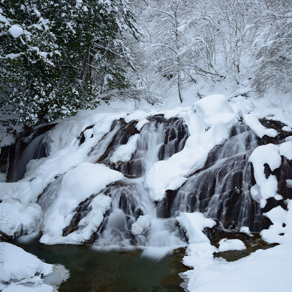 雪の滝