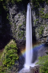 虹の架かる白水の滝