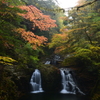 朝靄残る荷担滝