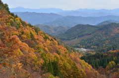 紅葉の彼方は薄化粧