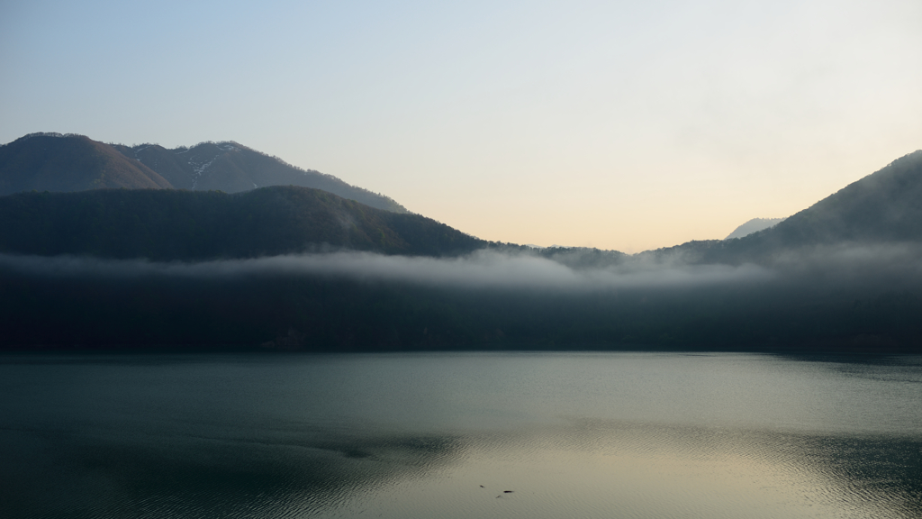 湖畔の朝