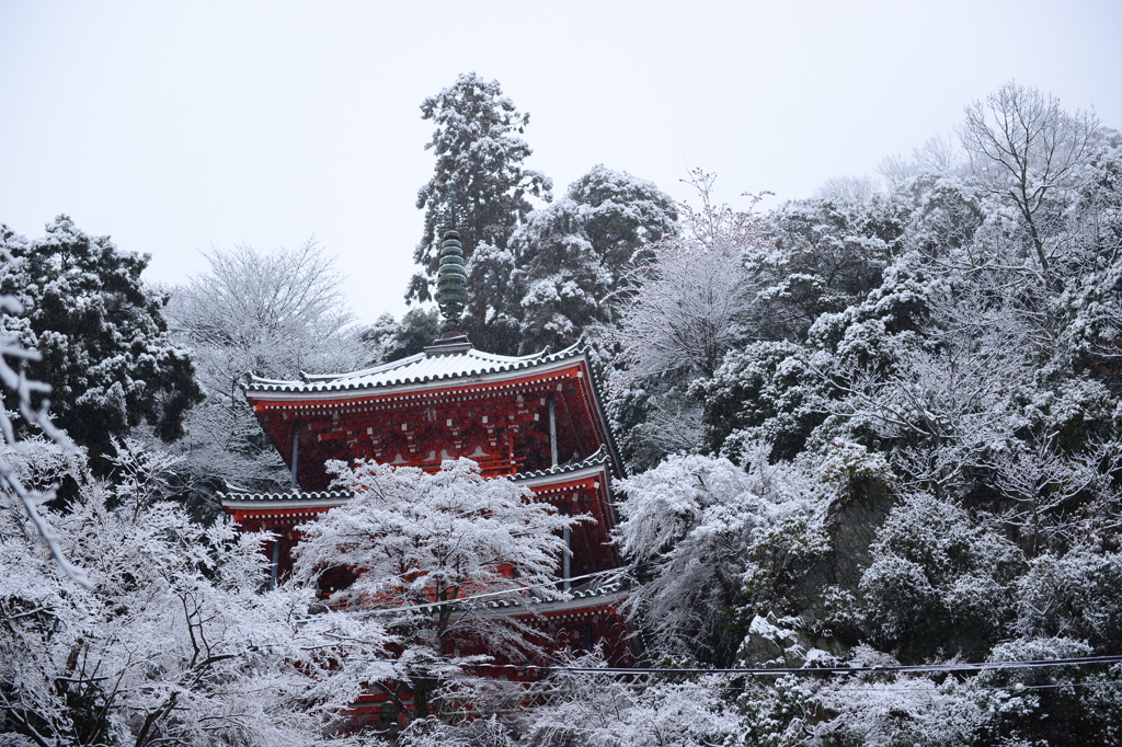 雪の中の塔