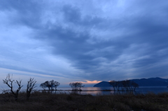 雲広がる湖北の夕刻
