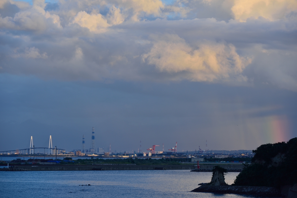 雨晴海岸からみた虹