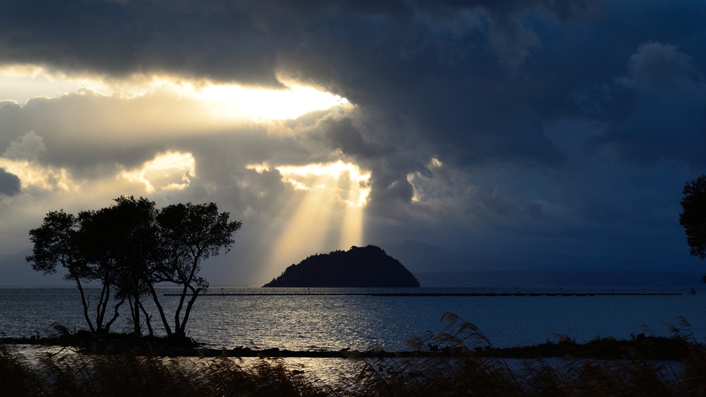 秋の湖北夕景２