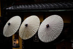 雨の京　二寧坂の定番和傘