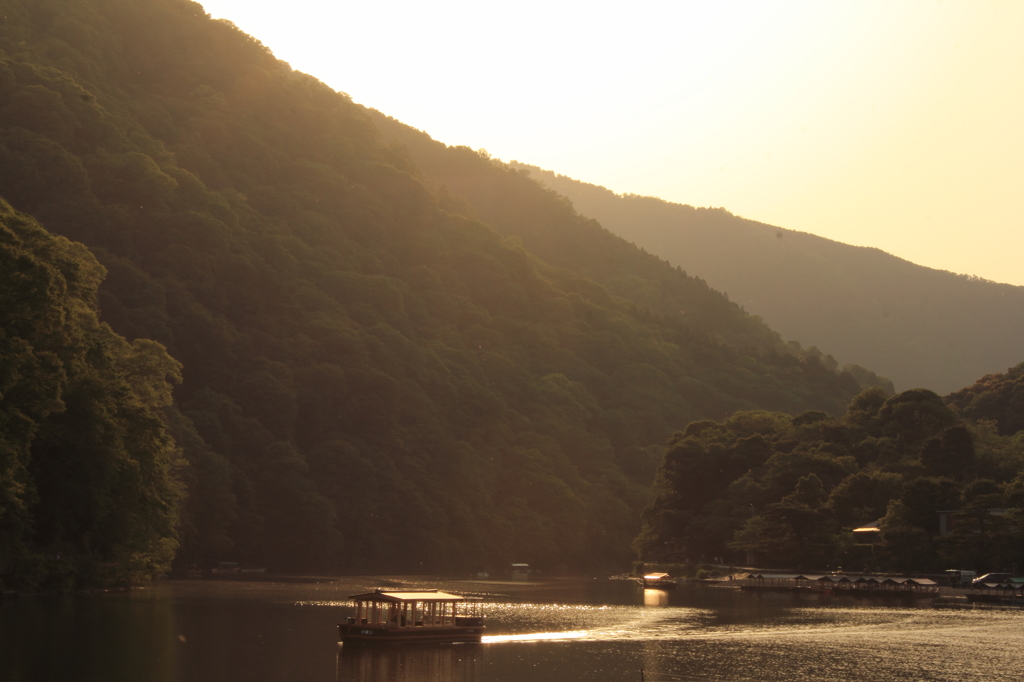 夕暮れの水面
