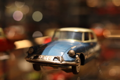 ブリキの自動車