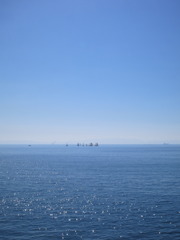 青い空、青い海、風を受けて