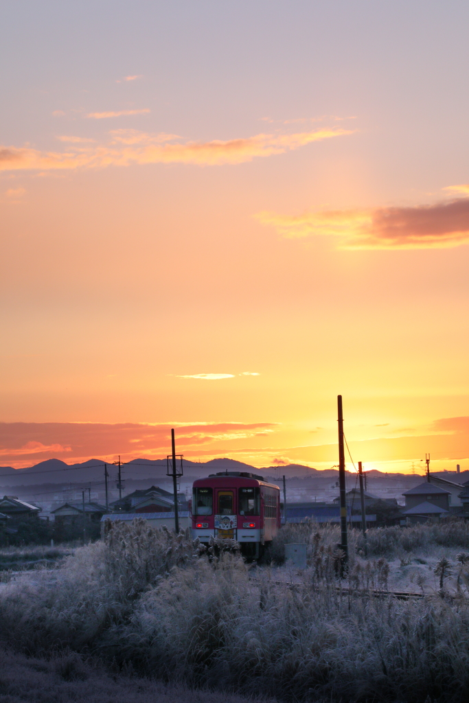 鮮やかな朝に、列車は行く
