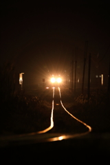 夜明け前の列車