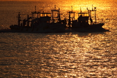 砂金の海と兄弟船