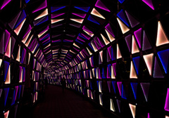 光のトンネル内