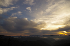 夜明けの山