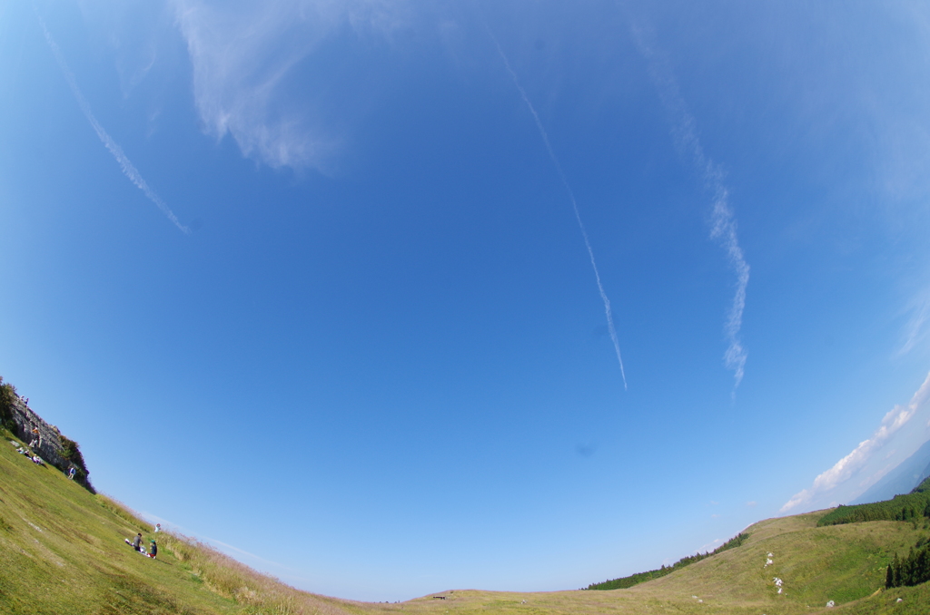 生石高原と空
