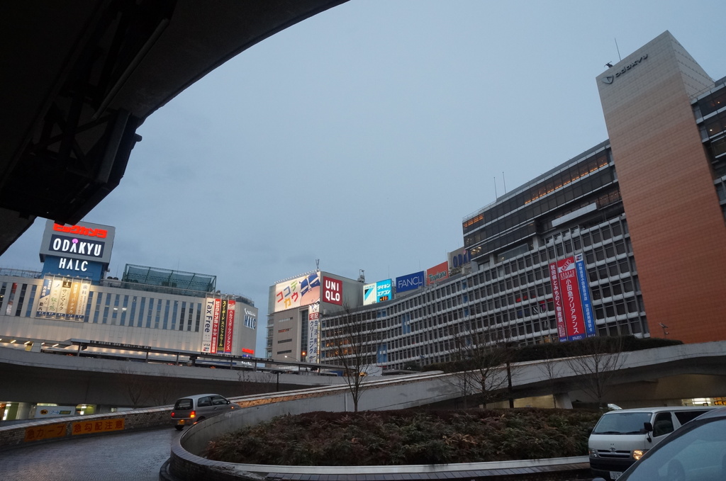 新宿西口地下道から